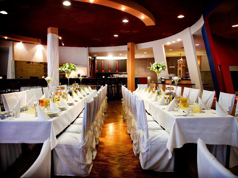 Hotel Aspel Краков Экстерьер фото
