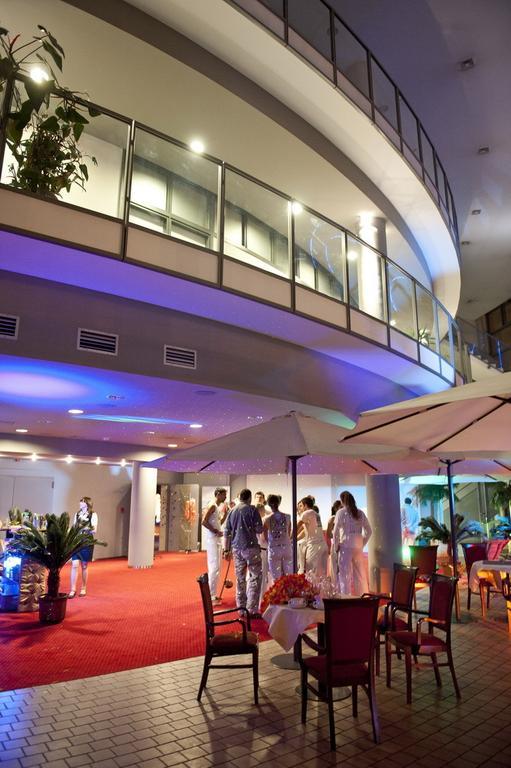 Hotel Aspel Краков Экстерьер фото