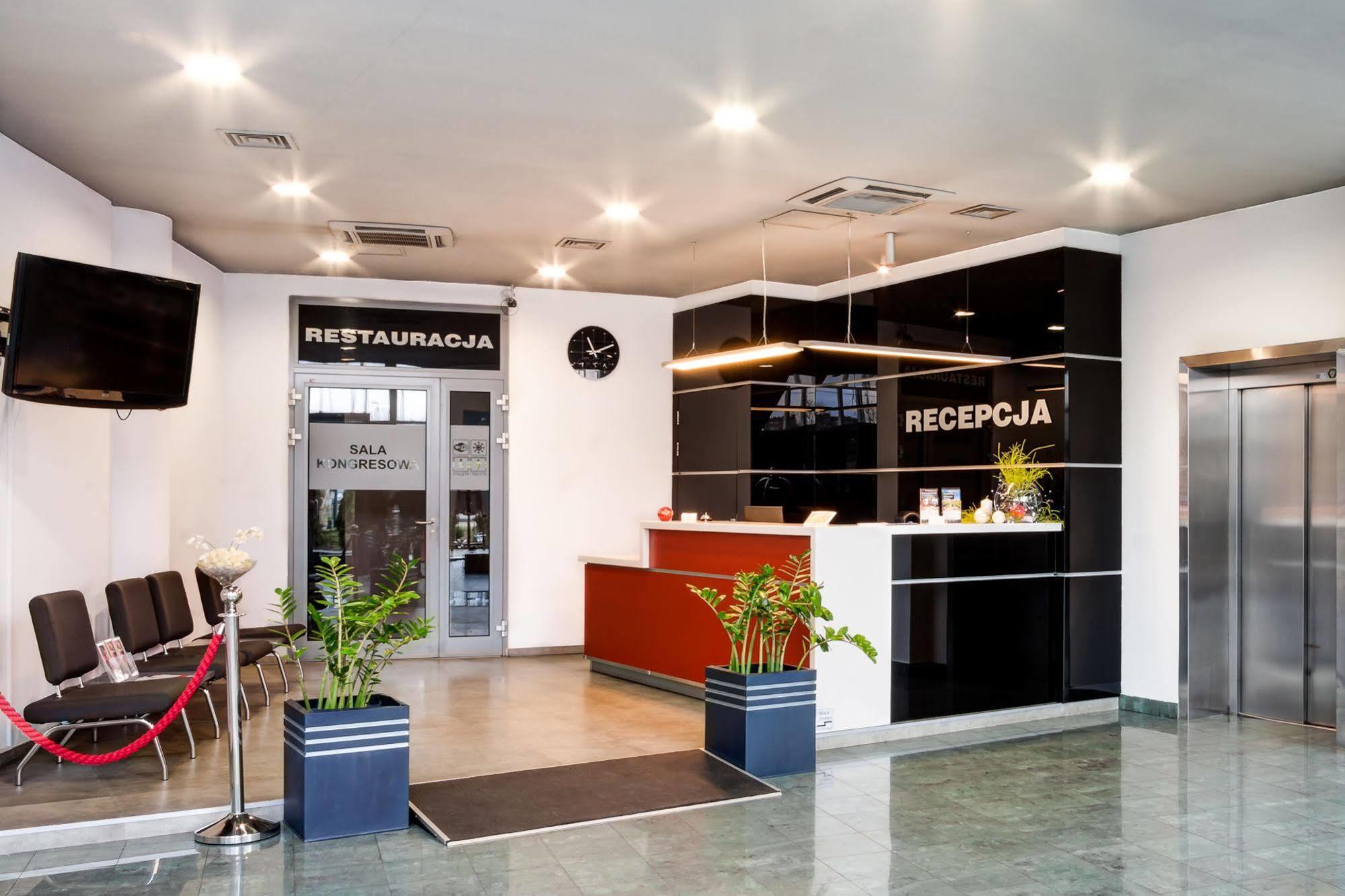 Hotel Aspel Краков Экстерьер фото