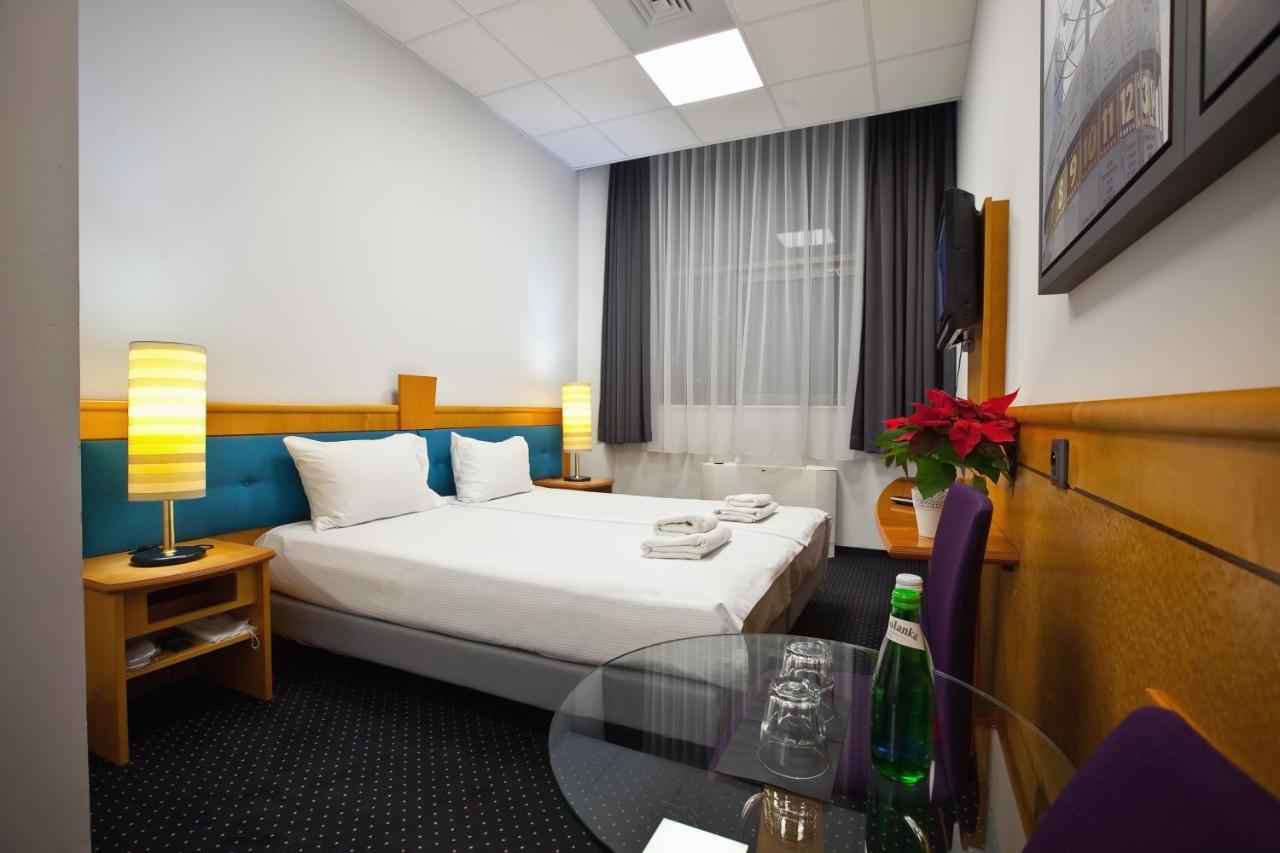 Hotel Aspel Краков Экстерьер фото