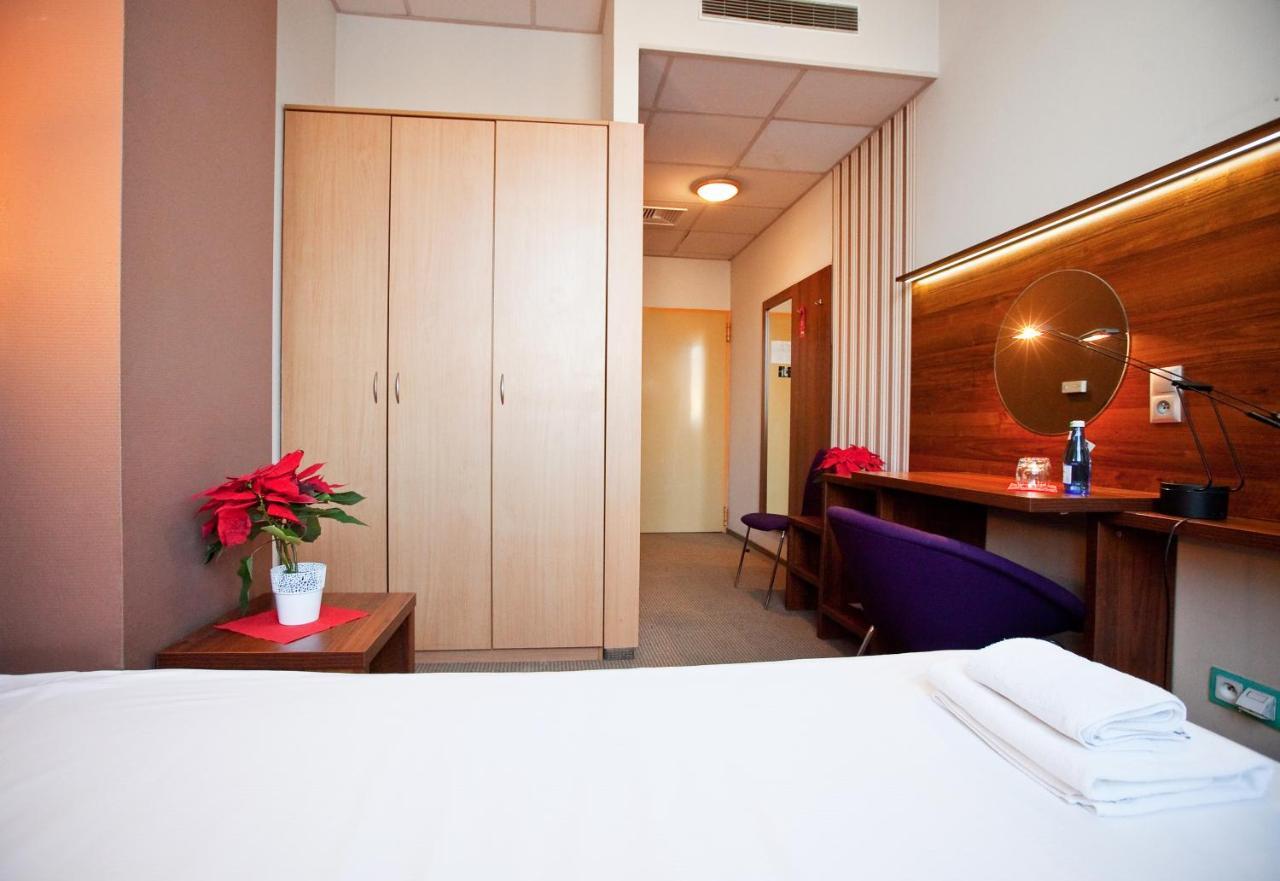 Hotel Aspel Краков Экстерьер фото
