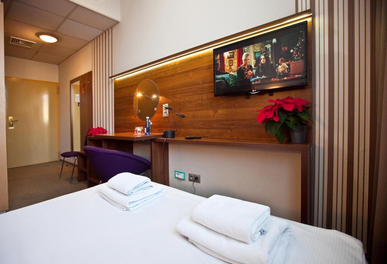 Hotel Aspel Краков Экстерьер фото